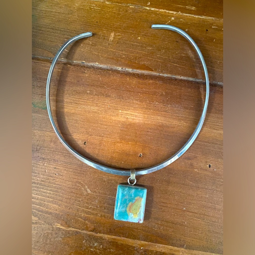 Costume jewelry silver choker with blue pendant